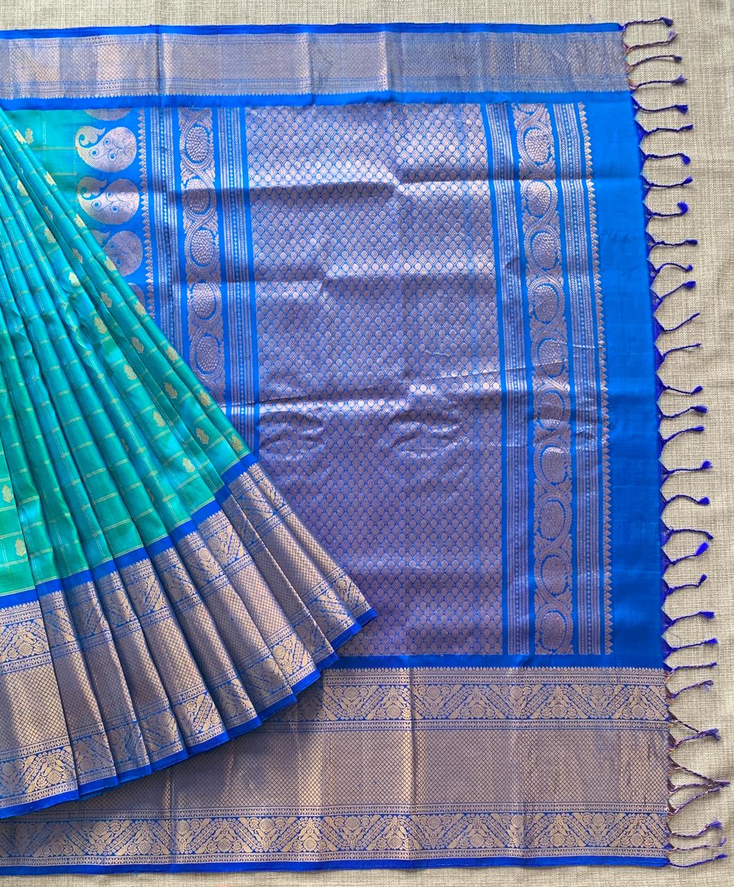 Vintage Gadwal Handloom Checks Pure Silk Saree