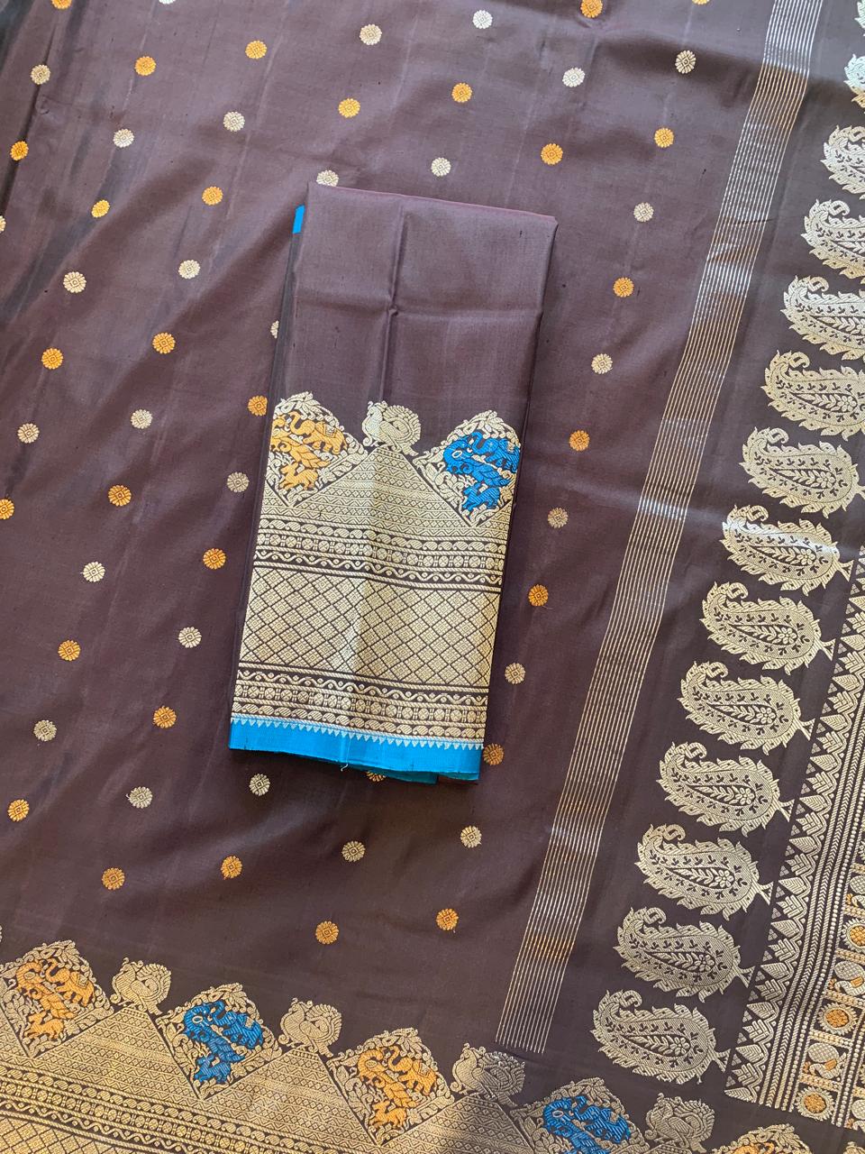 Darkest Brown Pure Handloom Gadwal Saree Turning Borders