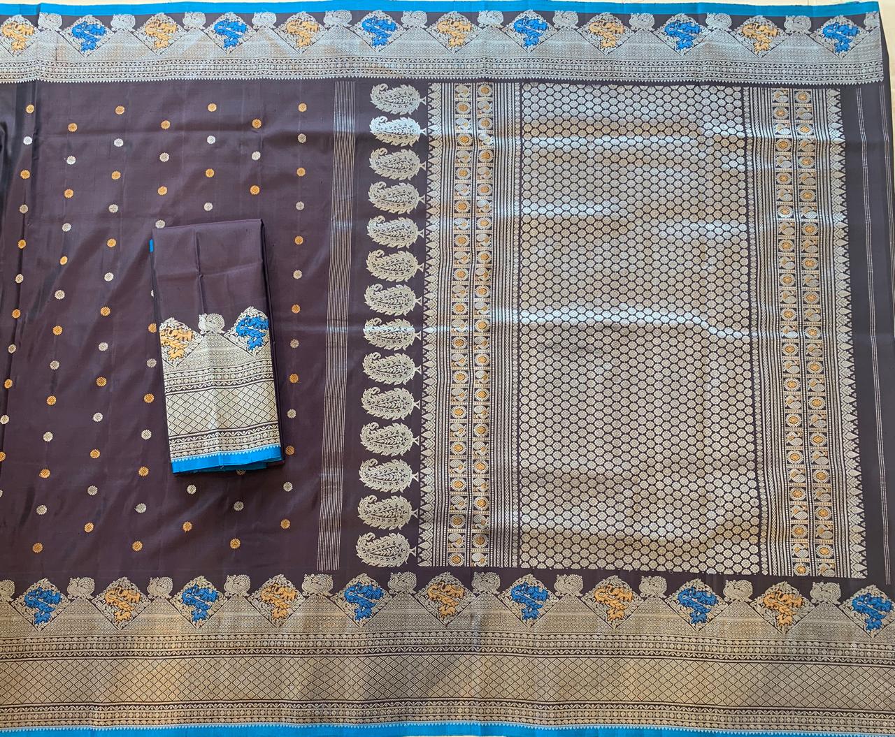 Darkest Brown Pure Handloom Gadwal Saree Turning Borders