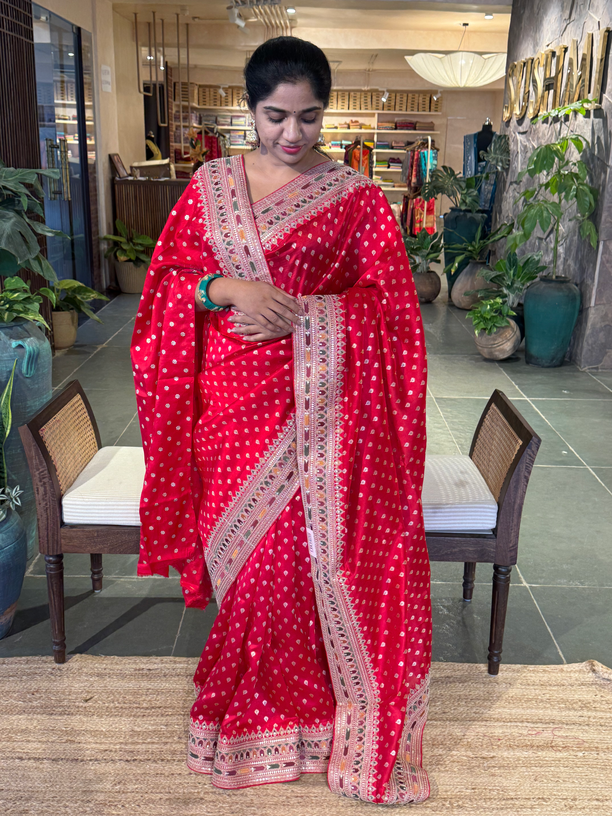 Red Pure Handloom Banarasi Silk Saree With Sabhyasachi Borders & Blouse