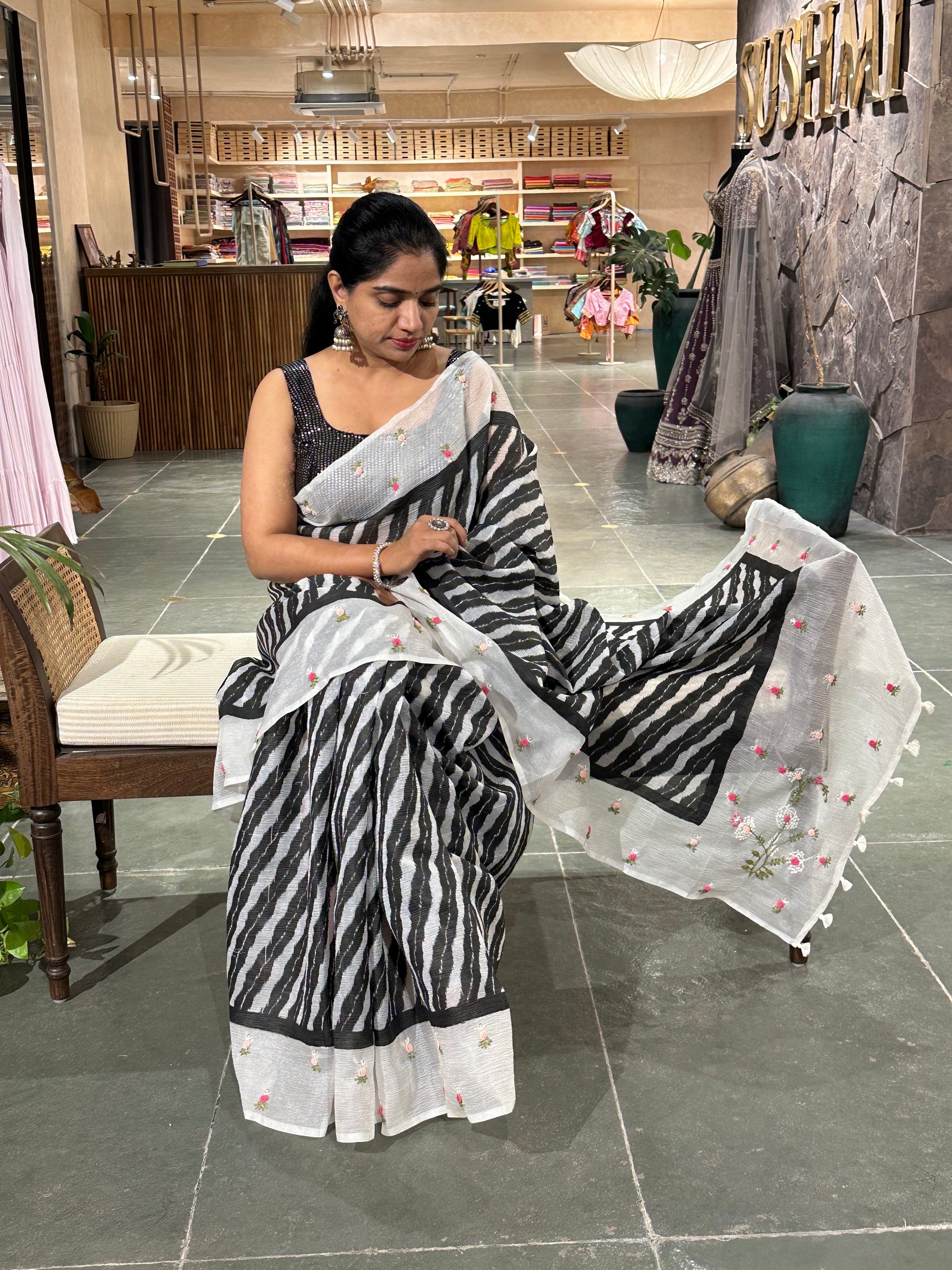 Crushed Chiffon Saree with lehariya pattern and beautiful borders with handwork
