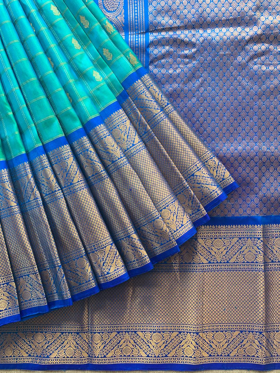 Vintage Gadwal Handloom Checks Pure Silk Saree