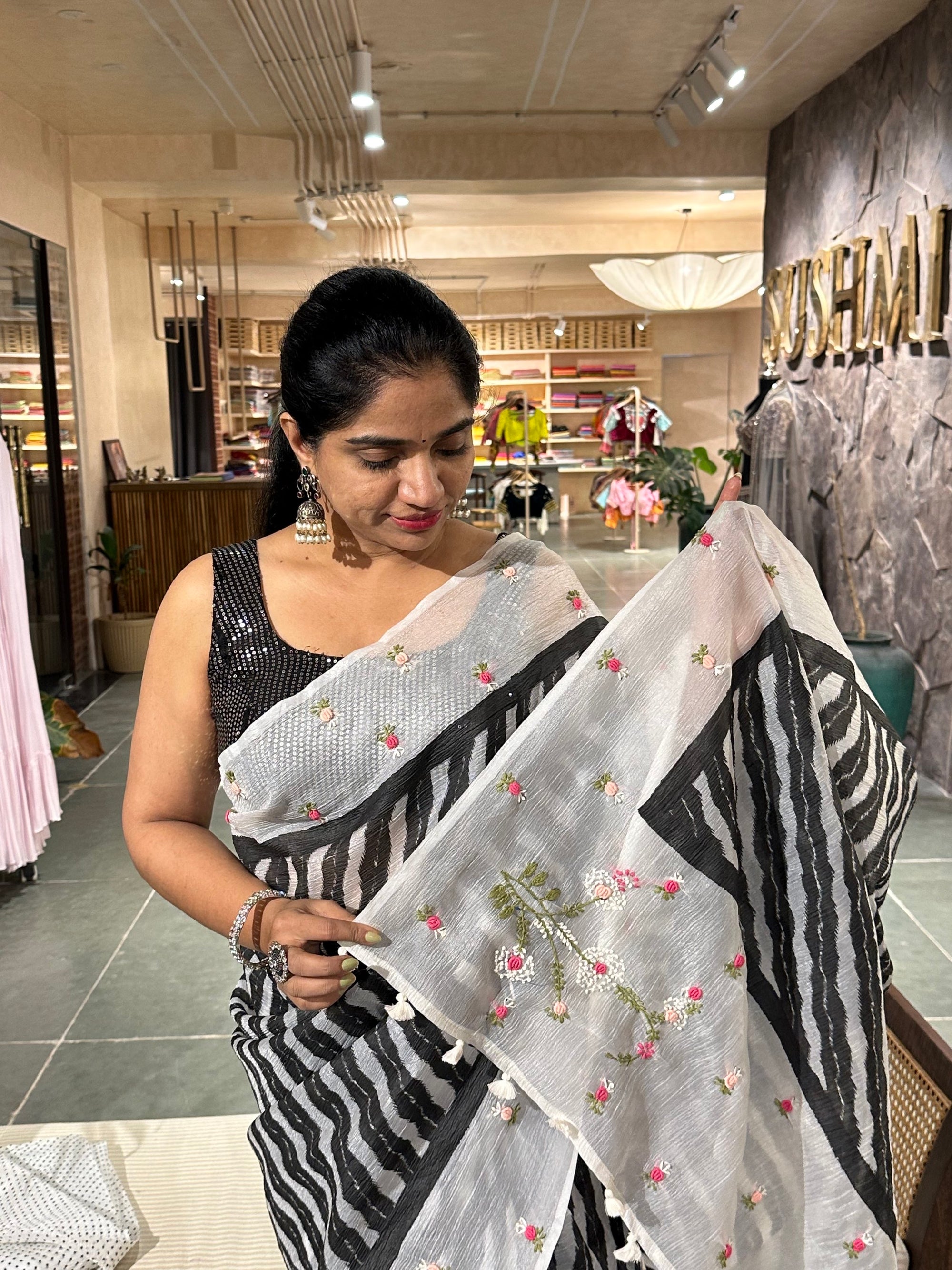 Crushed Chiffon Saree with lehariya pattern and beautiful borders with handwork
