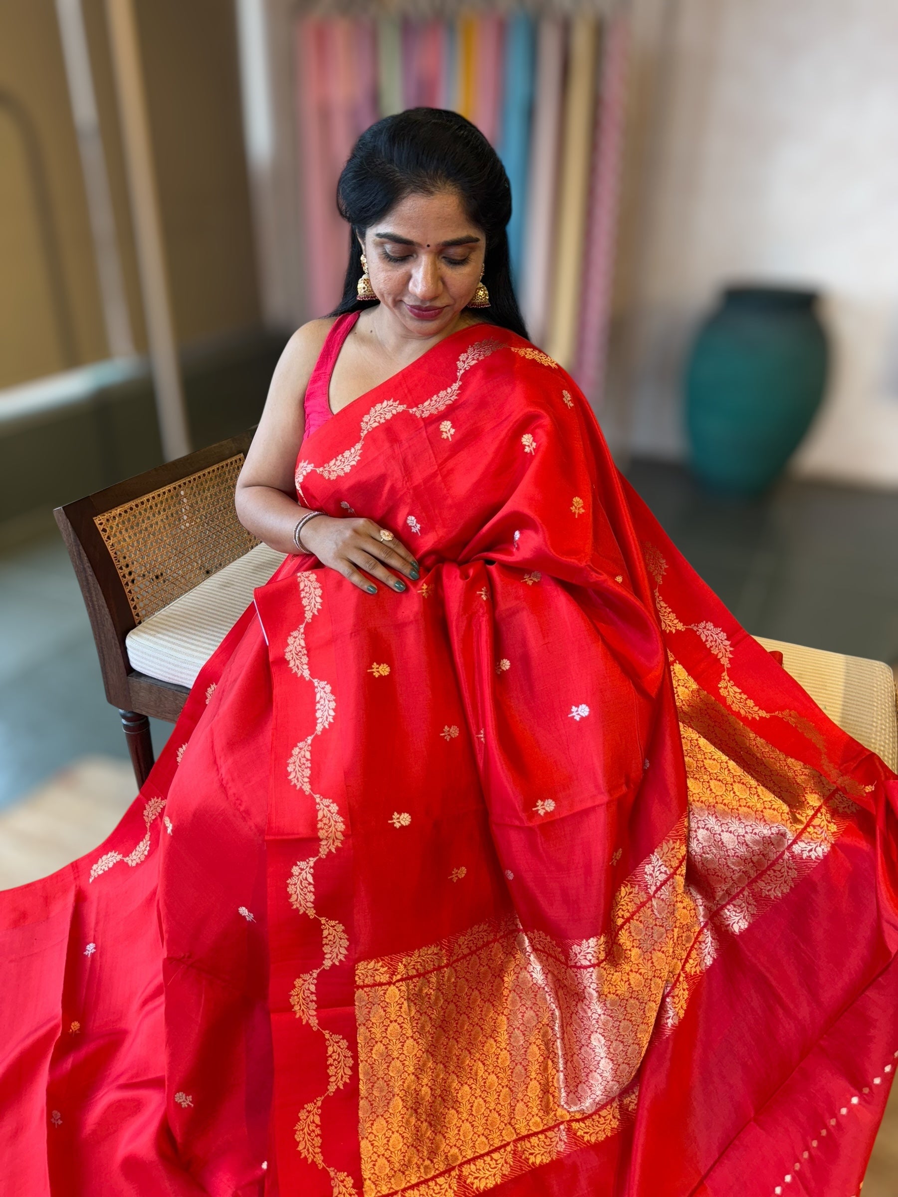Red Pure Handloom Raw Mango Silk Saree With Kaduwa Weaving Creeper Open Border